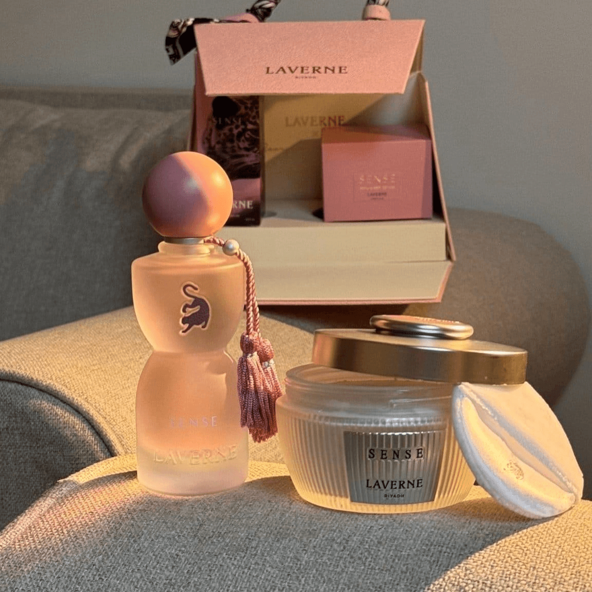 Laverne Sense – Set de regalo para mujer (Perfume + Polvo Perfumado)